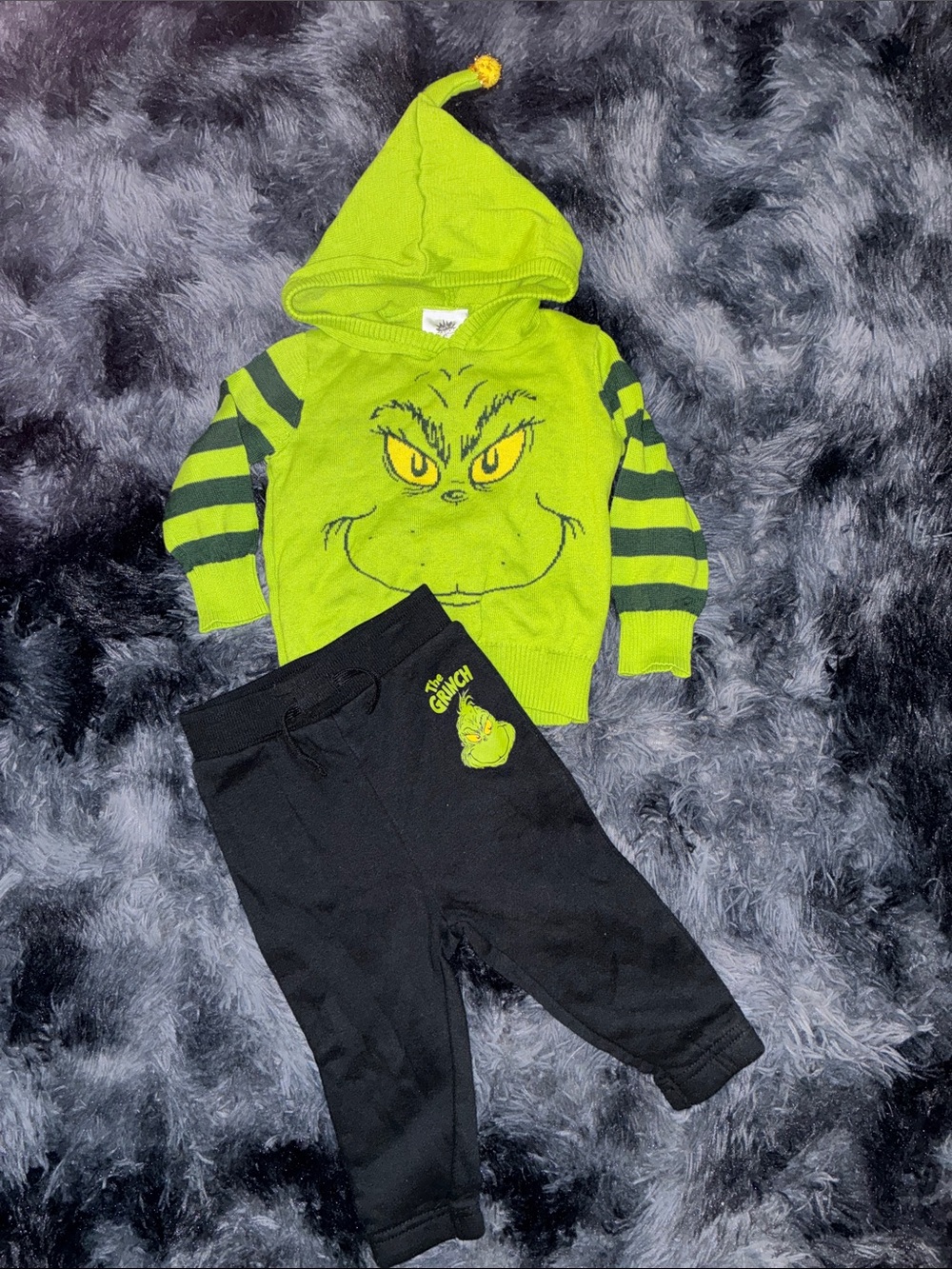 Grinch Green Hooded knit 18 months 2 pcs Set - Green & Black outfit